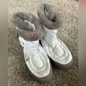 Women’s North Face Pull On Snow Boots